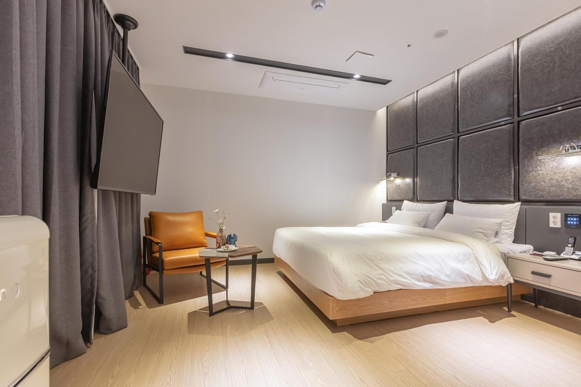 Nomad Hotel Gimhae Exterior photo